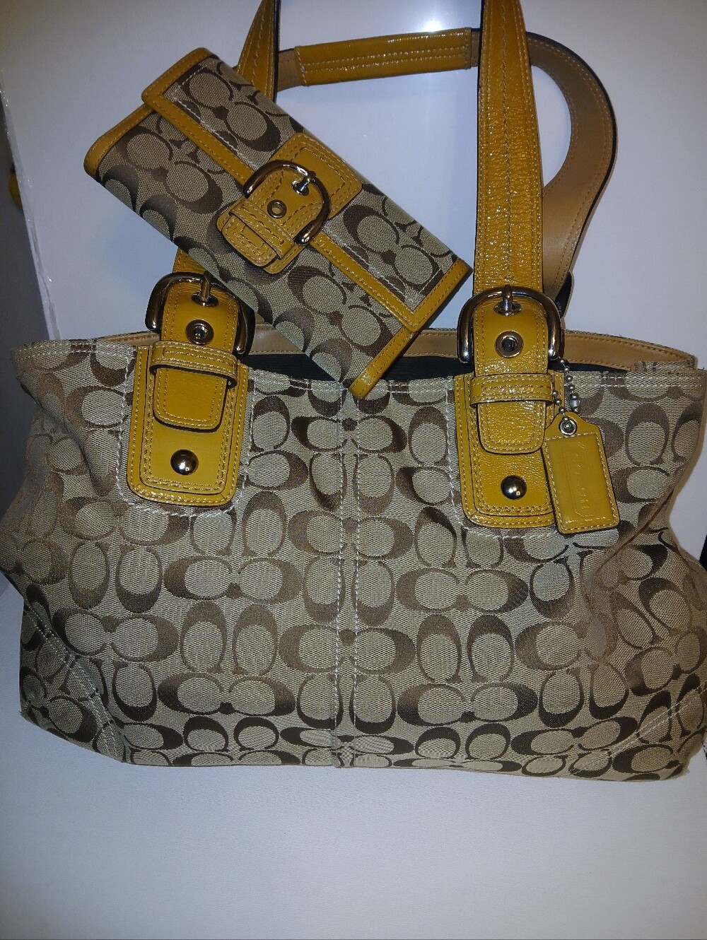 Classic Coach Soho Signature Canvas Tote With Matching New With Tag Wallet - Picture 3 of 10